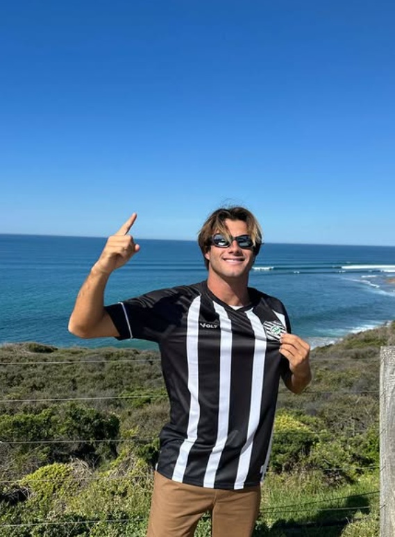 Mateus Herdy com a camisa do Figueirense